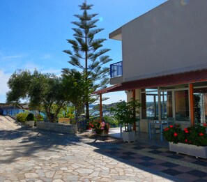 مدخل المنشأة