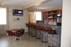 Bar (on property) - Rosaline Suites Hotel (Hoima)