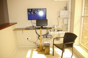 Business center - Rosaline Suites Hotel (Hoima)