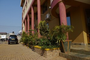 Property grounds - Rosaline Suites Hotel (Hoima)