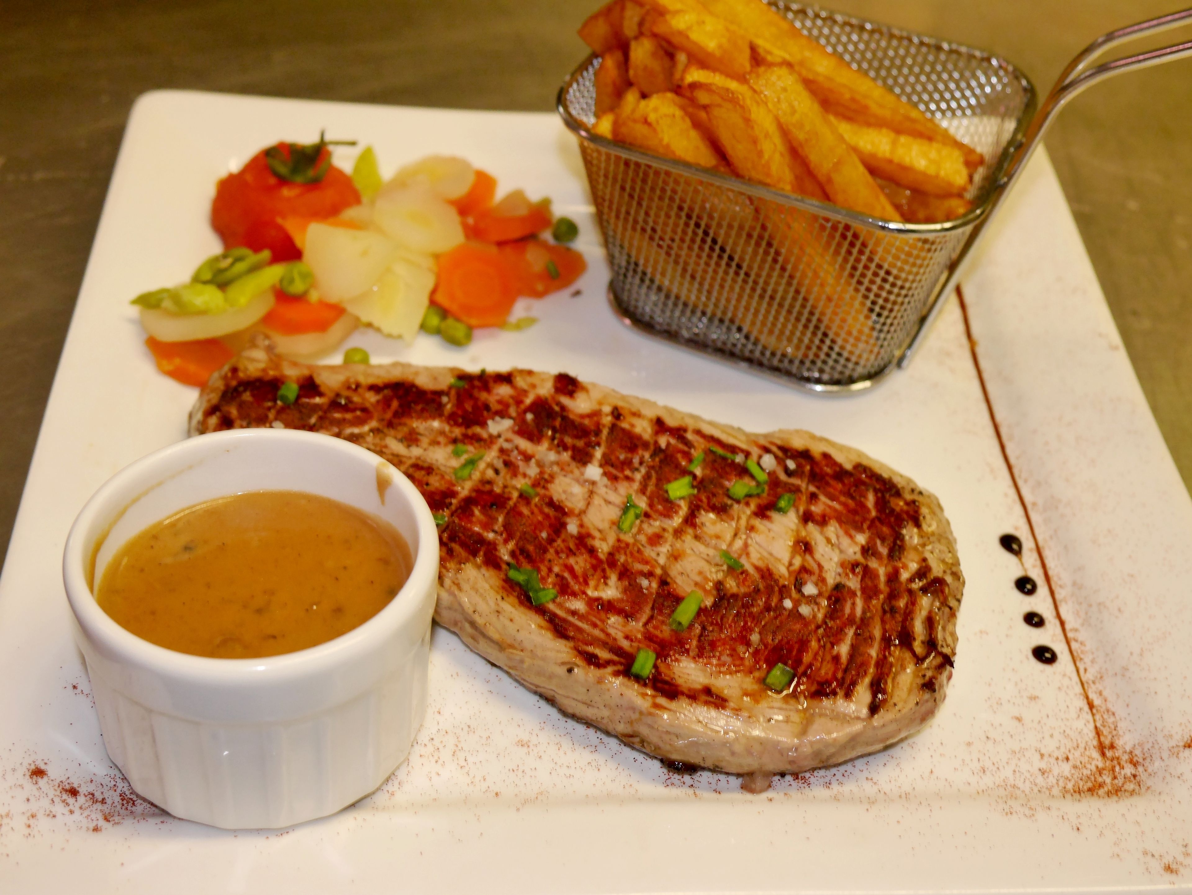 lunch and dinner served