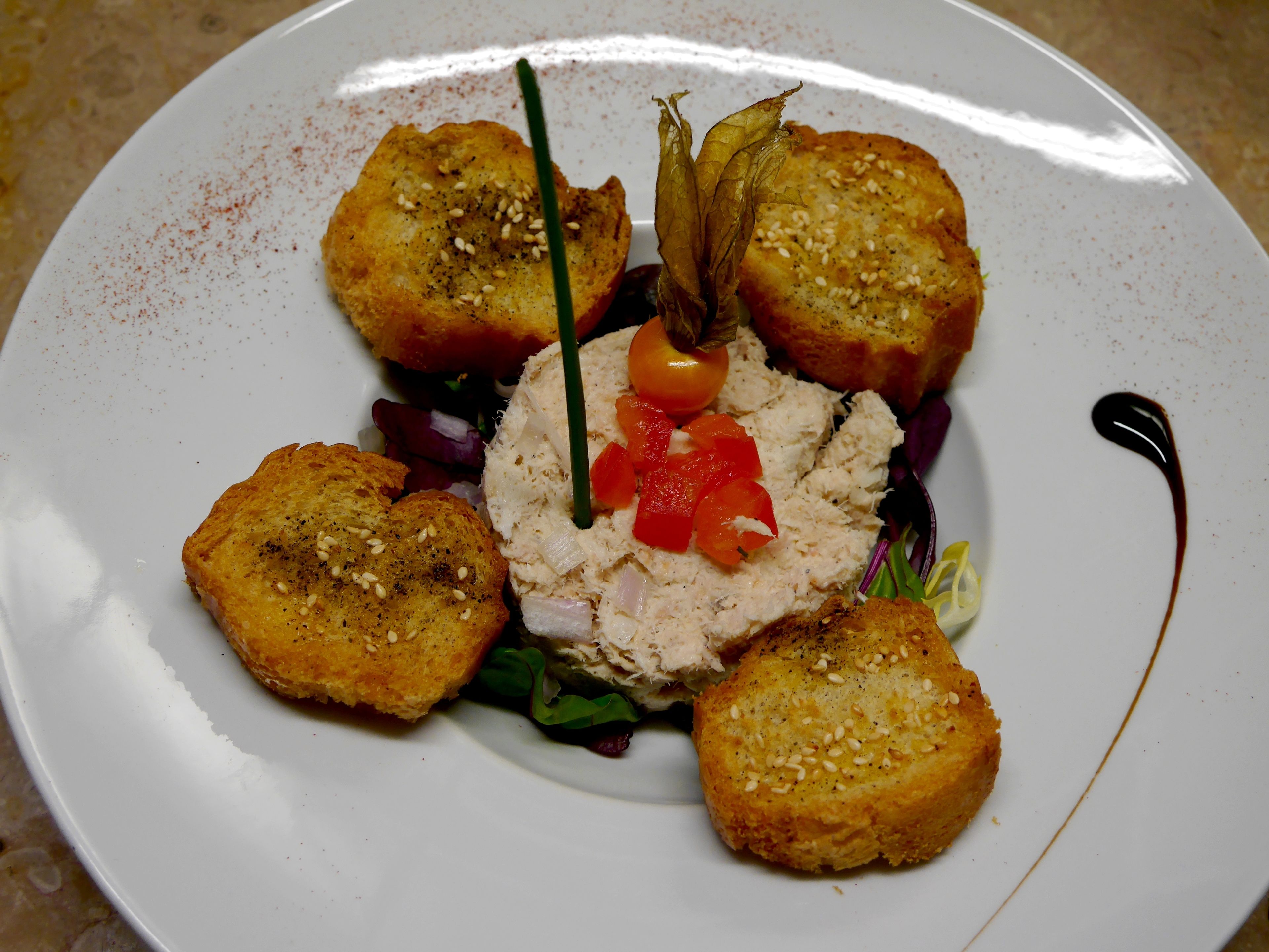 lunch and dinner served