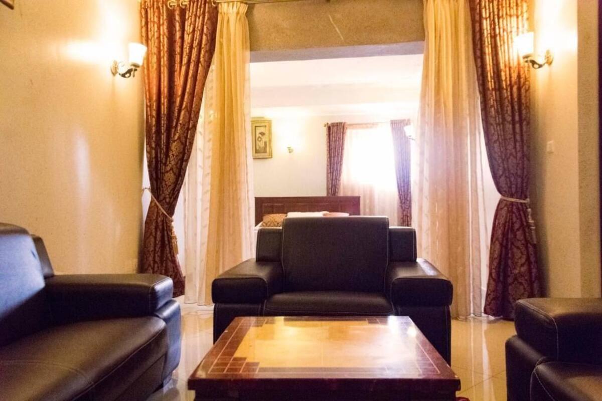 Suíte premium | 1 quarto, escrivaninha, quartos à prova de som, Wi-Fi de cortesia