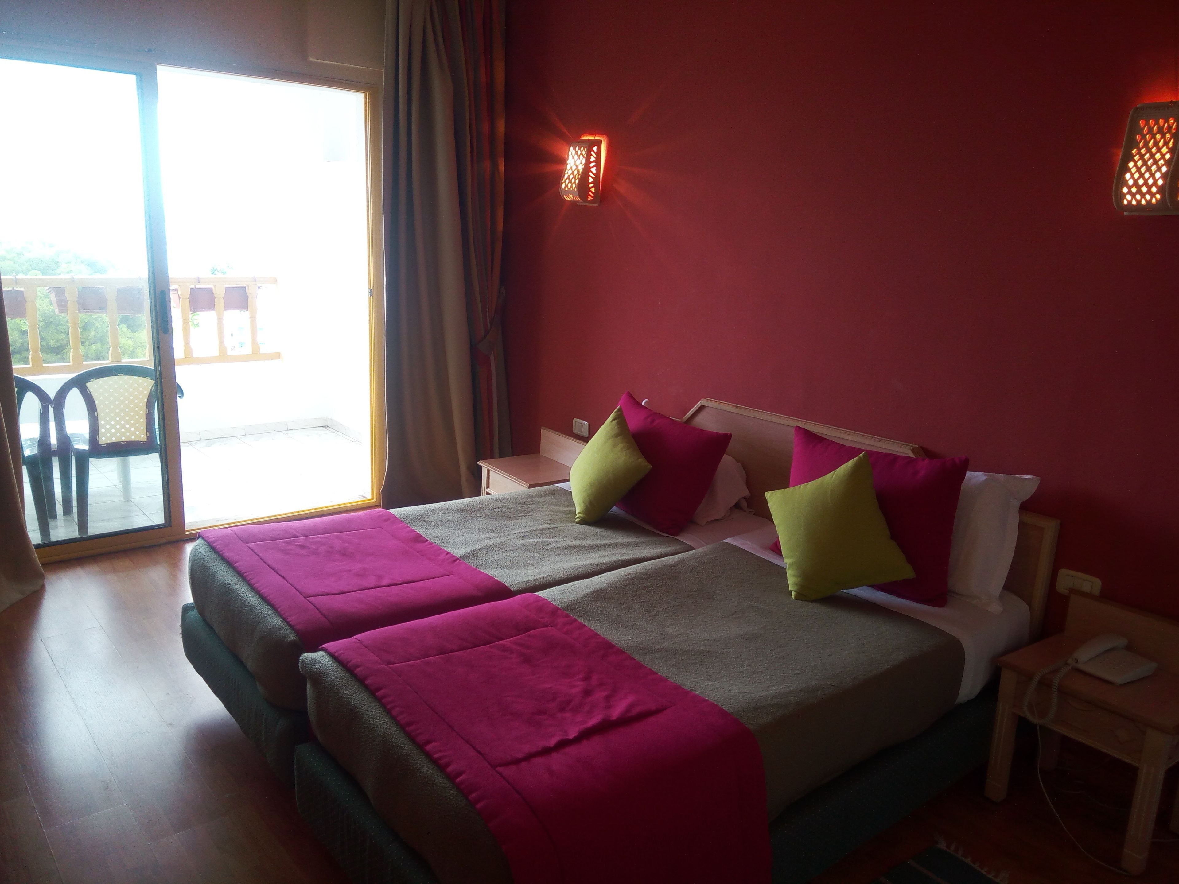 Eenvoudige eenpersoonskamer | Verduisterende gordijnen, gratis babybedden, gratis wifi