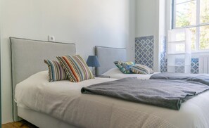 Classic Twin Room, Shared Bathroom | Blackout drapes, free WiFi, bed sheets - Back To Lisbon Hostel (Lisbon)
