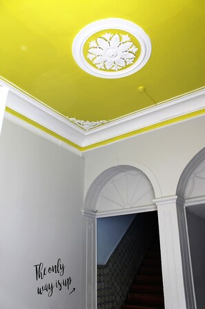 Interior entrance - Back To Lisbon Hostel (Lisbon)