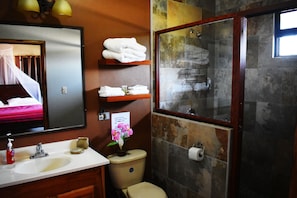 Bathroom - LUCINA's (San Ignacio)