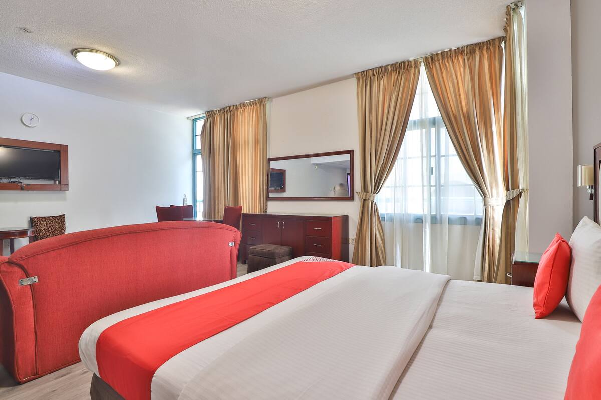 Standard Studio | In-room safe, desk, iron/ironing board, free WiFi