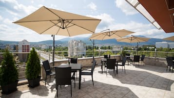 Breakfast, lunch, dinner served; local and international cuisine