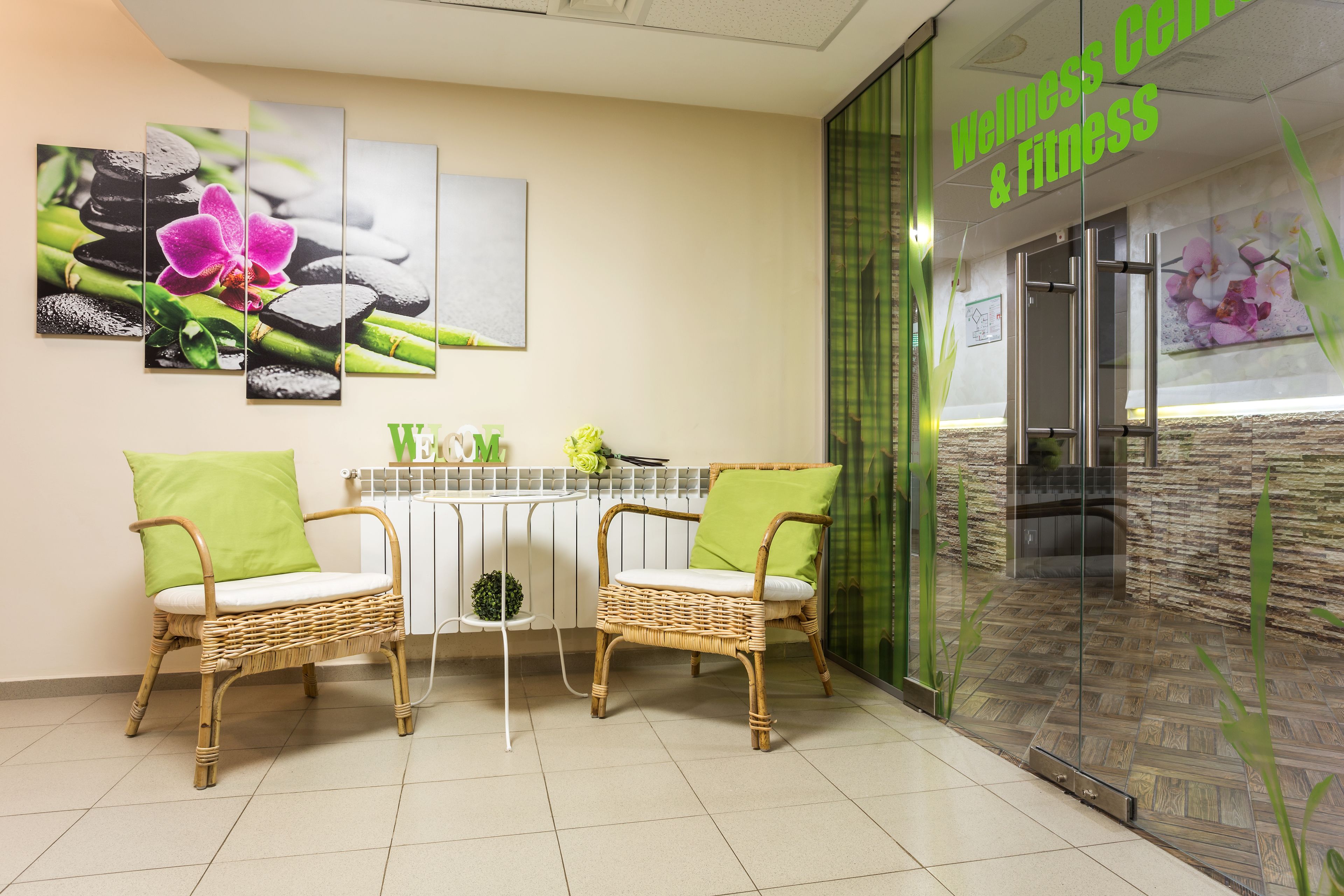 sauna, hot tub, steam room, body treatments, aromatherapy, facials