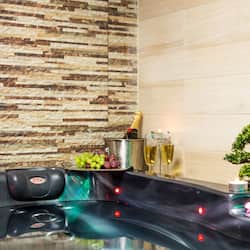 Bồn tắm spa trong nhà