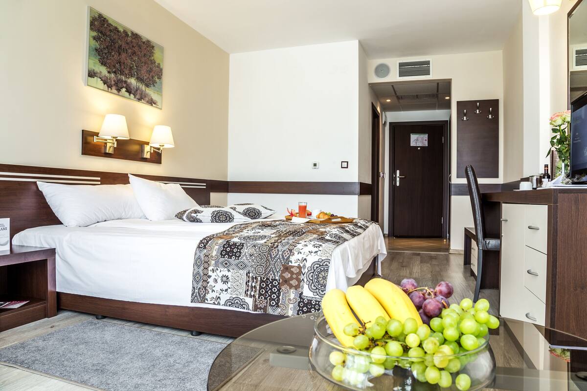 standard double room | minibar, in-room safe, desk, blackout curtains