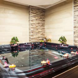 Bồn tắm spa trong nhà