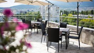 Breakfast, lunch, dinner served; local and international cuisine