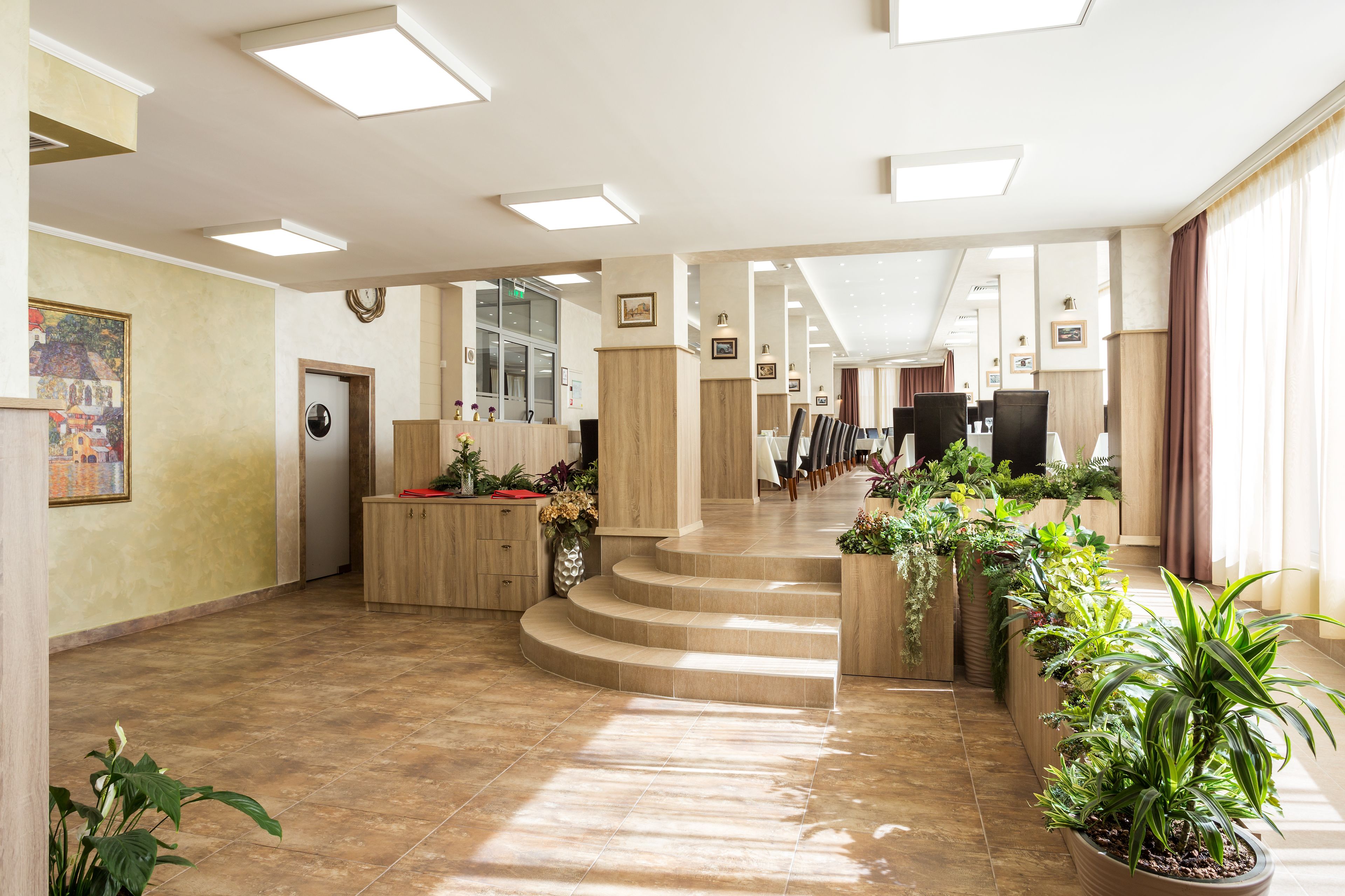 breakfast, lunch, dinner served; local and international cuisine