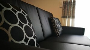 Schreibtisch, schallisolierte Zimmer, Bügeleisen/Bügelbrett, Babybetten