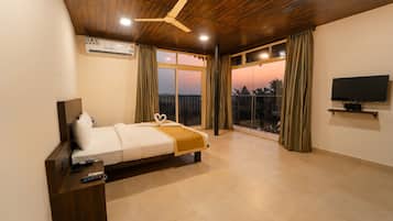 Basic Double Room | Desk, iron/ironing board, rollaway beds, free WiFi