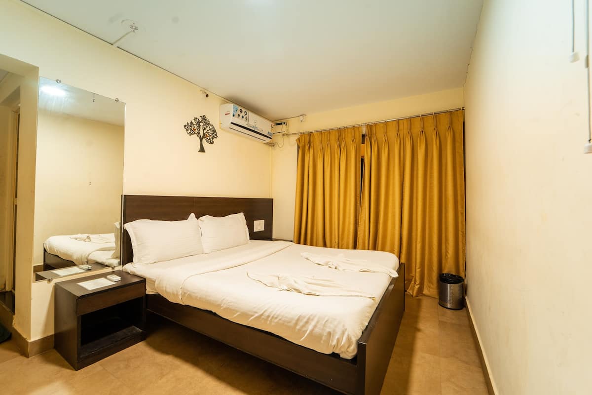 Family Room, 2 Bedrooms