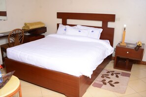 Standard-Doppelzimmer | Schreibtisch, kostenloses WLAN