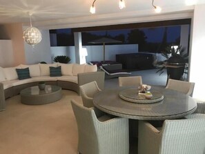 3 restaurantes, cocina local e internacional