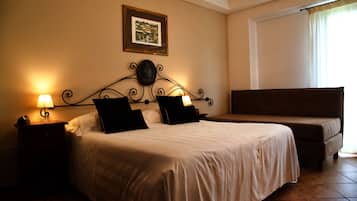 Tremannsrom | Sengetøy av topp kvalitet, skrivebord og skrivebord for bærbar PC