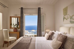 Colchones con pillow-top, minibar y caja de seguridad en la habitación 
