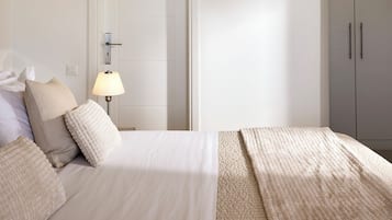 Colchones con pillow-top, minibar y caja de seguridad en la habitación