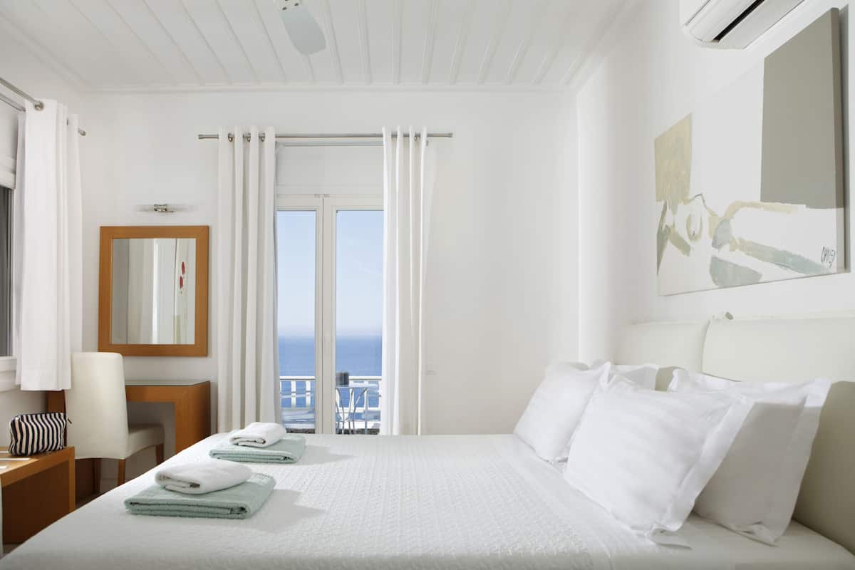Superior Suite, Sea View | Pillowtop beds, minibar, in-room safe, soundproofing