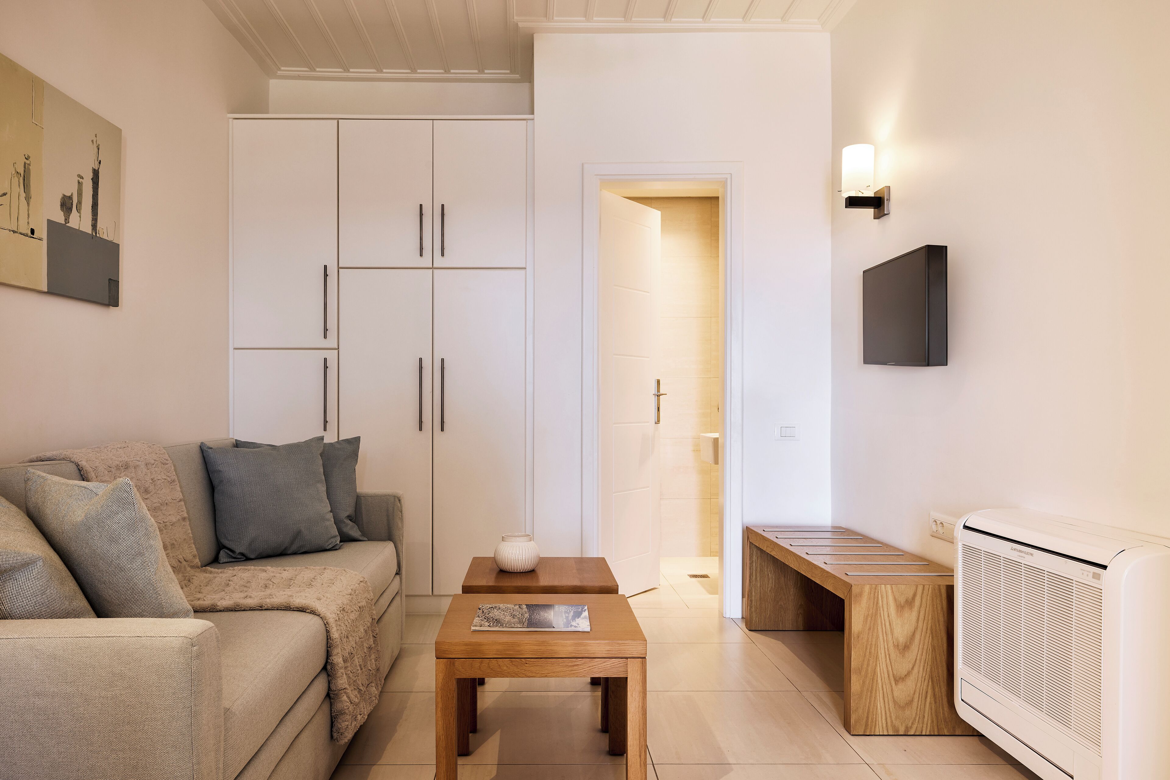 Deluxe Suite | Poolside with Sea view | Living area | 42-inch flat-screen TV with cable channels, TV, printers