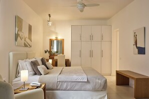 Surmatelas, minibar, coffres-forts dans les chambres