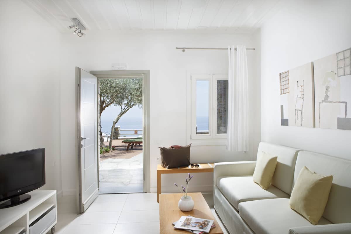 Standard Suite, Pool View, Poolside | Pillowtop beds, minibar, in-room safe, soundproofing