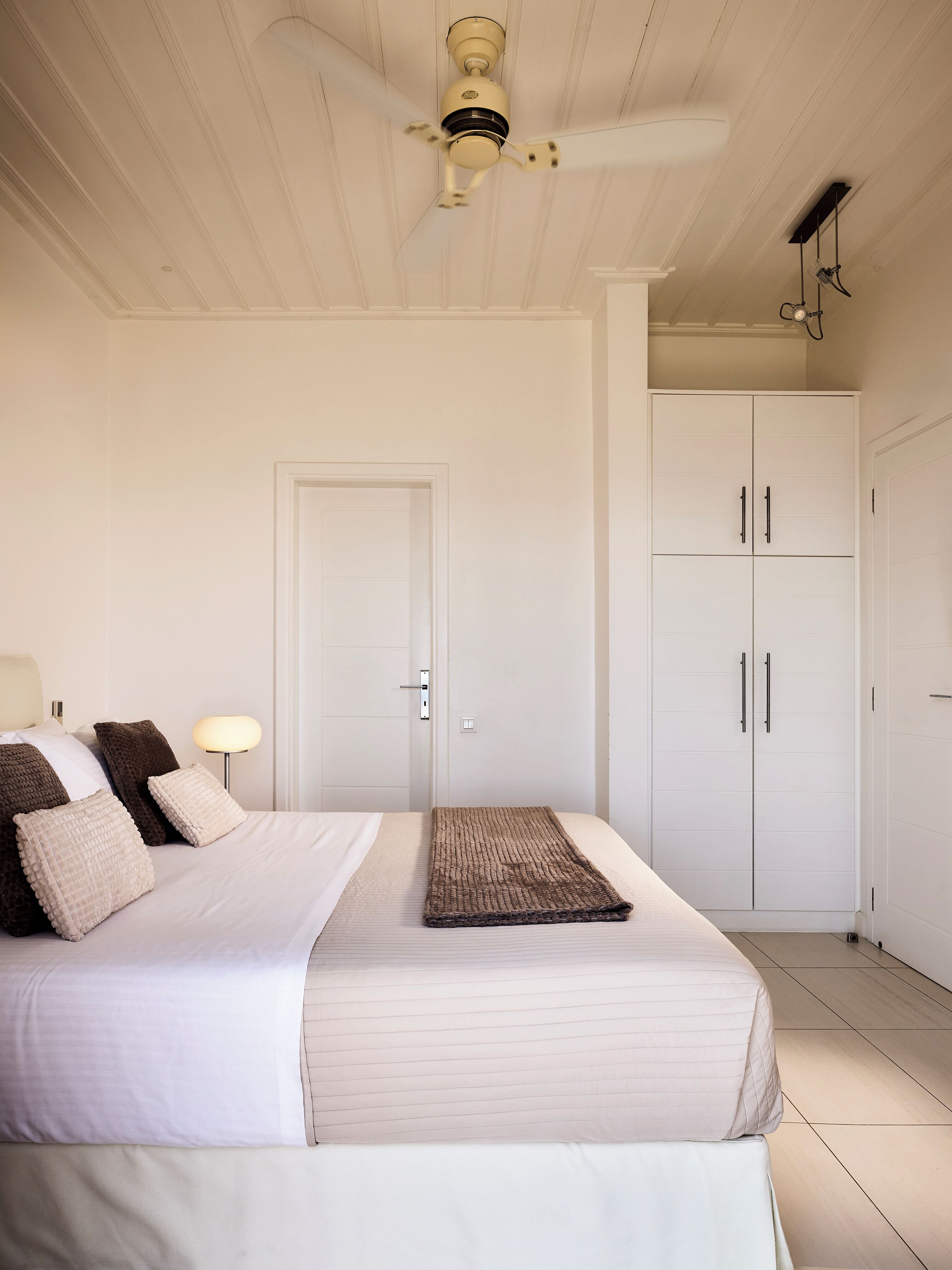 Superior Suite | Upper floor with Sea view | Camas con pillow-top, minibar y caja de seguridad en la habitación 