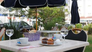 Free daily continental breakfast