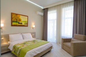 Estudio | Sistema de insonorización, tabla de planchar con plancha, wifi gratis