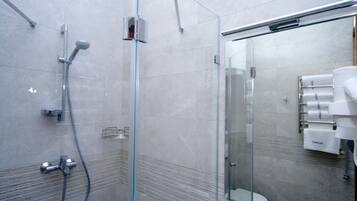 Studio | Bathroom | Slippers, towels