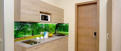 Suite monolocale, sauna | Angolo cottura privato | Frigorifero, microonde, piano cottura, bollitore elettrico