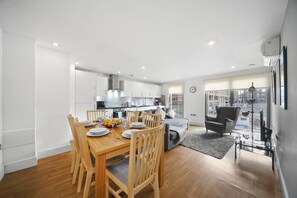 Standard Apartment, 2 Bedrooms | In-room dining