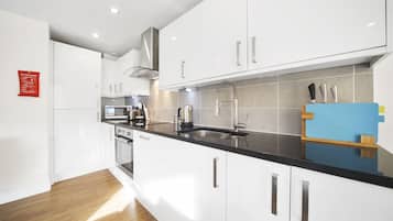 Superior Apartment, 1 Bedroom | Private kitchen | Fridge, microwave, oven, stovetop