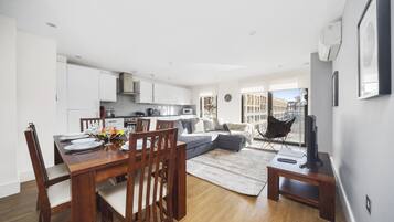 Superior Apartment, 2 Bedrooms | In-room dining