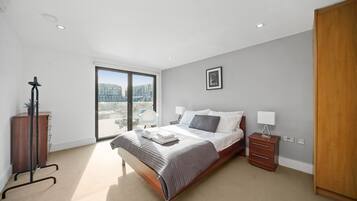 1 chambre, bureau, chambres insonorisées, fer et planche à repasser