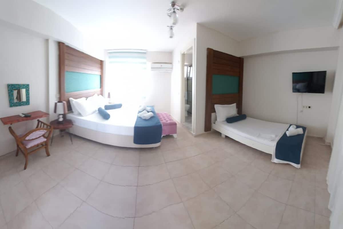 Family Room, 2 Bedrooms