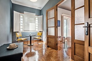 Deluxe Triple Room | Hypo-allergenic bedding, in-room safe, individually decorated - Lemon Tree Stay (Faro)