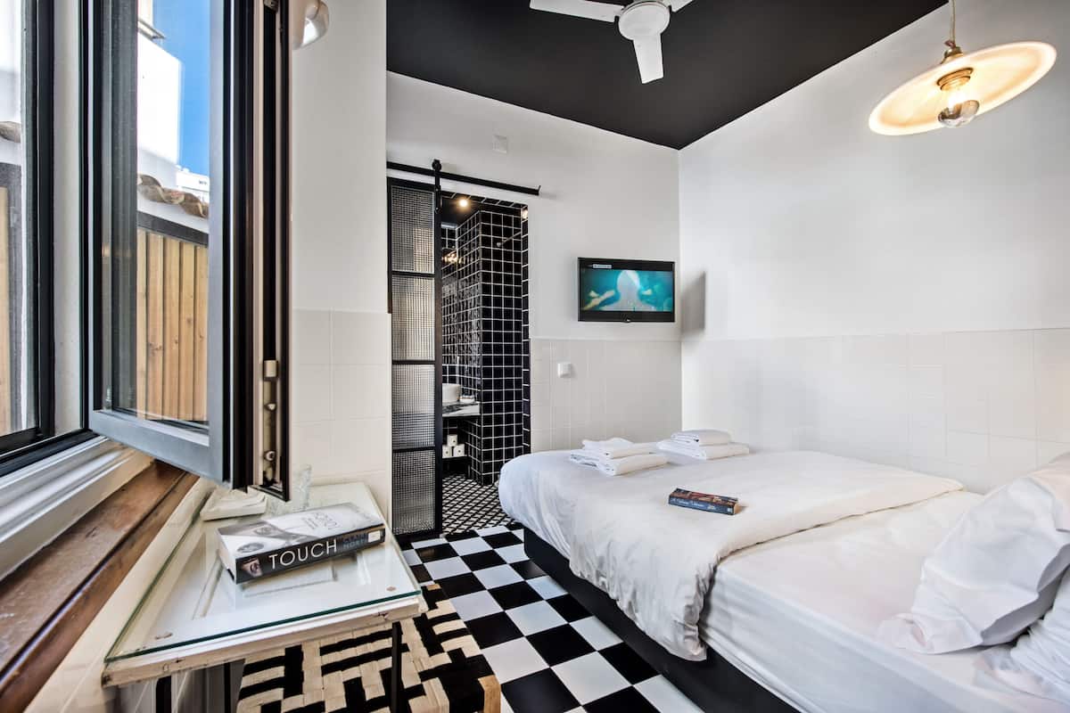 Basic Double Room | Hypo-allergenic bedding, in-room safe, individually decorated