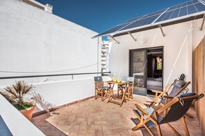 Superior Double Room | Terrace/patio - Lemon Tree Stay (Faro)