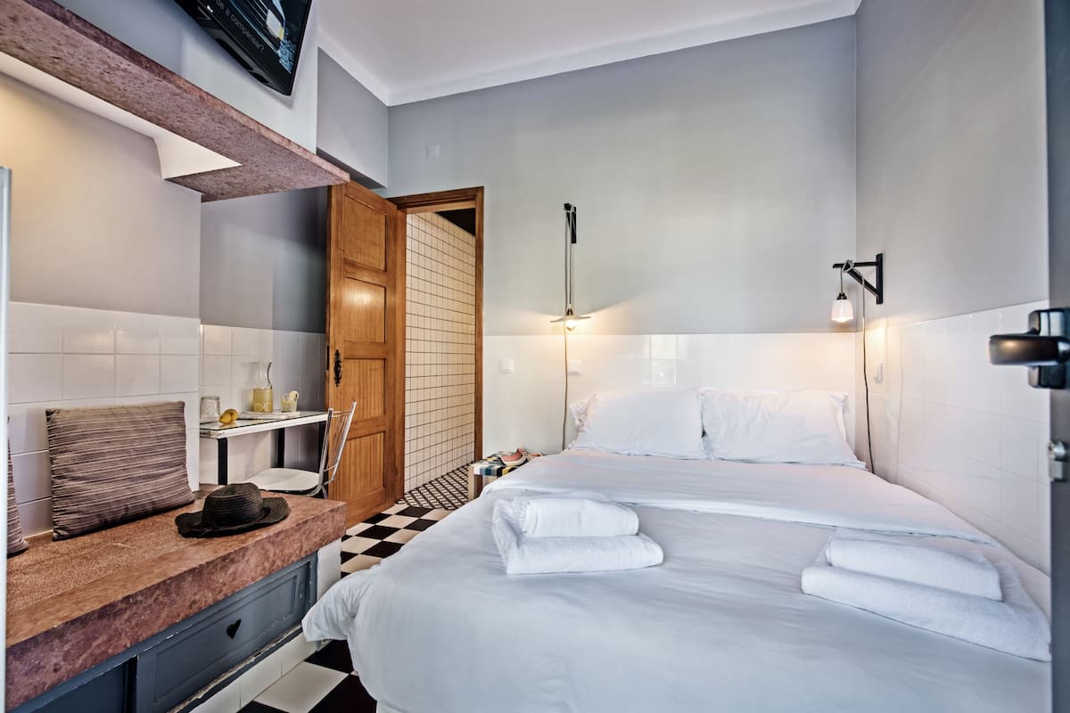 Economy Double Room | Hypo-allergenic bedding, in-room safe, individually decorated