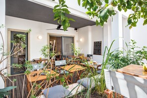 Free daily cooked-to-order breakfast  - Lemon Tree Stay (Faro)