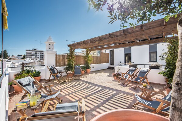 شرفة على السطح