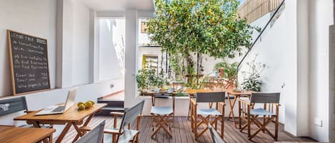 Free daily buffet breakfast