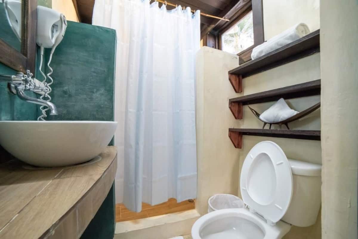 Chambre de base double, 1 chambre | Literie de qualité, coffre-fort, bureau, accès au Wi-Fi (inclus)