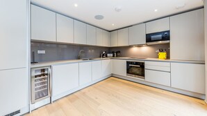 Apartemen, 2 kamar tidur, teras, lantai dasar | Dapur pribadi